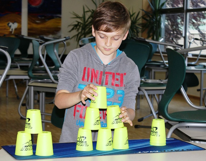 speed-stacking-gelbe-becher